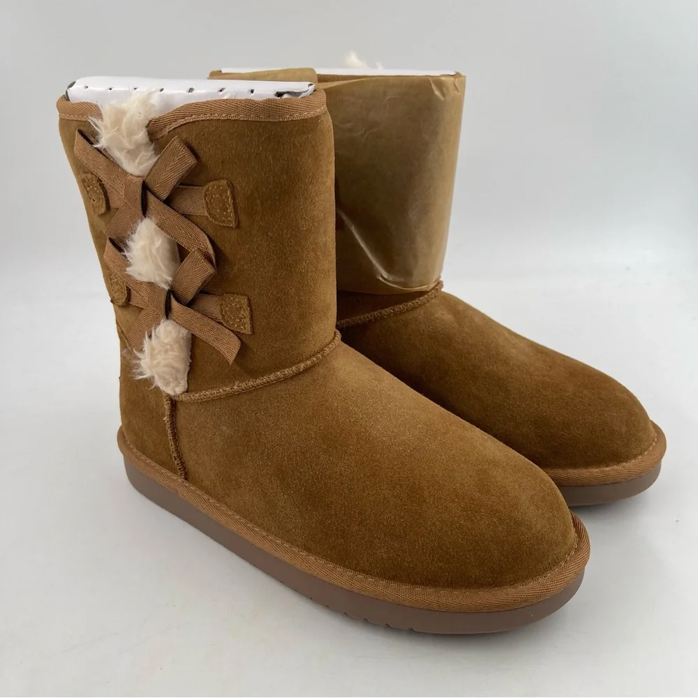 NIB! 🥾 Koolaburra Girls Victoria Short Chestnut Bow Detail Boots - Size 5.5